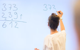 Nữ giáo viên nghỉ ốm suốt 16 năm vẫn lĩnh đủ lương 30 tỷ đồng nhưng hiệu trưởng khẳng định: “Tôi chưa từng nghe tên người này!”