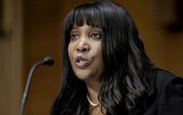 Nữ thống đốc FED bị Tổng thống Donald Trump "sa thải" quyết không để yên