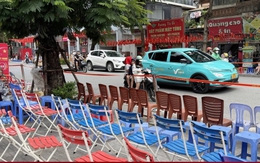 Công an Hà Nội dẹp bỏ tình trạng bán ghế giữ chỗ xem diễu binh, diễu hành A80