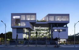 Được cải tạo từ 1 trường tiểu học cũ, công trình hơn 2.000m2 hình chữ U này gây ấn tượng với thiết kế bất đối xứng, còn giành giải quốc tế danh giá