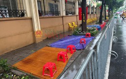 CSCĐ phát hiện 1 người đàn ông xếp 10 ghế để cho thuê chỗ ngồi xem diễu binh