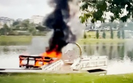 CLIP: Cầu nổi tiếng ở hồ Xuân Hương Đà Lạt bốc cháy ngùn ngụt