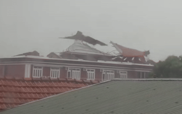 Khung cảnh khó tin tại các trường học ở miền Trung sau bão số 5: Sắp năm học mới rồi, mong mọi thứ sớm ổn định!