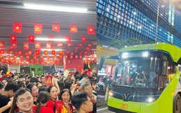 Nửa đêm huy động xe buýt để giảm tải hành khách cho tàu điện