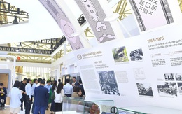 Chiêm ngưỡng bản đồ Việt Nam bằng tiền tại Triển lãm thành tựu đất nước