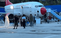 Đám cưới diễn ra ở sân bay đang viral khắp MXH: Nhà gái là cơ trưởng đẹp ná thở, nhà trai là phó tổng hãng hàng không