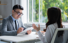 Được hỏi “làm thế nào nếu cuộc họp có 6 lãnh đạo nhưng chỉ có 4 cái ghế”, người thường bối rối, người EQ cao ghi điểm trong mắt nhà tuyển dụng bằng câu này