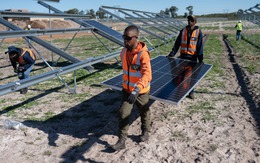 Trung Quốc biến "núi hàng" dư thừa thành "vũ khí" xuất khẩu: 1 châu lục ồ ạt nhập khẩu giá rẻ