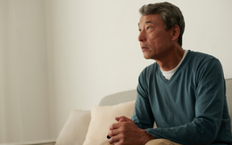 Nghỉ hưu với 14 tỷ tiền tiết kiệm cùng mức lương 12 triệu/tháng, sau 2 năm, cựu chủ tịch ngậm ngùi cầu cứu con trai: "Cho cha đi làm lại được không?"