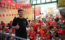 5h sáng mai mời 200 bát bún miễn phí: Quán ăn còn chuẩn bị chỗ nghỉ qua đêm cho bà con chờ xem diễu binh