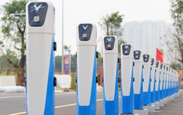 Ông Phạm Nhật Vượng vừa đưa vào vận hành trạm sạc xe điện lớn nhất Việt Nam: Tổng cộng gần 1.200 cổng sạc, toạ lạc ở công trình top 10 thế giới