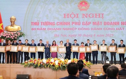 LPBank đón nhận Bằng khen của Thủ tướng tại Hội nghị Doanh nghiệp toàn quốc