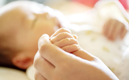 Tỷ lệ sinh ở Nhật Bản xuống mức thấp kỷ lục trong nửa đầu năm 2025