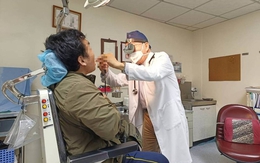 Phát hiện 2 bệnh ung thư cùng lúc nhờ khám đau họng, người đàn ông bị bác sĩ mắng vì 2 thói quen “tử thần”