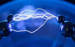 Tại sao người đàn ông này lại có thể từ một thợ đóng sách nghèo mà trở thành 'cha đẻ của điện học hiện đại'?