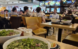 Giá đồ ăn sân bay có thực sự "trên trời"? Chuyên gia ẩm thực tiết lộ điều bất ngờ