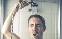 Vì sao không nên tắm nước lạnh vào ngày nắng nóng dữ dội?