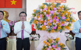 Thành ủy TP HCM yêu cầu không tổ chức văn nghệ chào mừng, không nhận hoa chúc mừng Đại hội