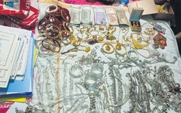 Đột kích 6 địa điểm liên quan tới chuyên viên kiểm định xe cơ giới lương tháng 32 triệu, thu giữ 1 kg vàng, 2 kg bạc cùng "sổ đỏ" 44 lô đất