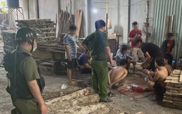 Bắt Lê Quốc Thường cùng 6 người khác trong một xưởng gỗ