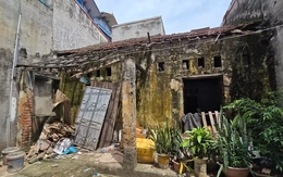Hà Nội: Nhiều hộ dân sống bất an trong những căn nhà xập xệ nhưng không được xây mới dù có sổ đỏ