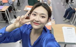 Idol nhí từng thi Hoa hậu, làm người mẫu đình đám, bất ngờ được bắt gặp dạy Toán ở "lò luyện khét tiếng" giữa Thủ đô