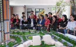 Sẵn sàng “rút hầu bao” với căn hộ, người mua đang toan tính gì giữa bối cảnh giá chung cư neo cao