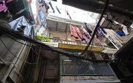 Công trình chồng tầng trái phép sát hồ Gươm bị phạt hơn 100 triệu đồng, không tự tháo dỡ sẽ cưỡng chế