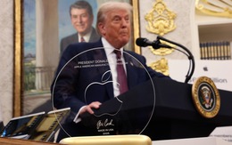 Đem tặng ông Trump thứ gì mà CEO Tim Cook nhận lại phần quà siêu to khổng lồ: 'Apple sẽ được đối xử đặc biệt'