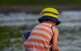 Được nuôi dạy bởi 3 kiểu mẹ này, con trai càng lớn càng nhút nhát, sống đùn đẩy và không dám quyết định việc gì!