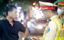Tài xế vi phạm nồng độ cồn bỏ lại xe, nói 'về nhà lấy phương tiện khác chở vợ đi trực'