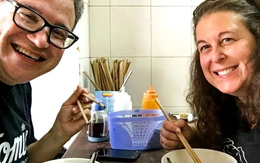 Khách Tây nhận xét: Việt Nam có món bún mà chỉ ăn 1 miếng thôi đã cảm thấy "như được khai sáng" Khách Tây nhận xét: Việt Nam có món bún mà chỉ ăn 1 miếng thôi đã cảm thấy "như được khai sáng"