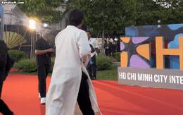 Việt Nam hiếm ai 12 tuổi đã ra dáng tài tử điện ảnh như cậu bé này, visual đỉnh đến mức filter cũng cảm thấy vô dụng