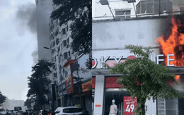 Hà Nội: Cháy cửa hàng trên phố, người dân livestream gây tắc đường