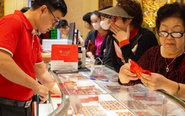 Liên tục lập kỷ lục, giá vàng còn leo thang đến khi nào?