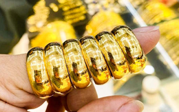 Nhiều người mua vàng lãi gấp đôi khi giá vàng lập đỉnh mới 130 triệu đồng/lượng