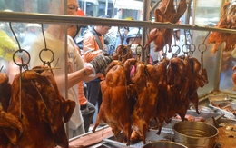 Tiệm vịt quay ở TP.HCM hốt bạc dịp 2/9, doanh thu cả trăm triệu đồng
