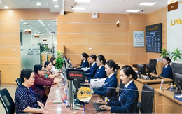 Cụ bà 72 tuổi một mình đi rút 1 tỷ đồng tiền tiết kiệm để chuyển khoản: Nhân viên LPBank vừa báo hệ thống lỗi 30 phút, công an có mặt để làm việc