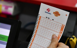 Vietlott công bố con số cực lớn, 3 người cùng lúc được chia thưởng "khủng"