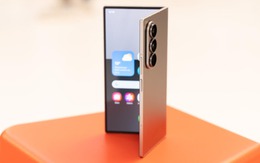 Cùng ra mắt smartphone siêu mỏng nhẹ nhưng Samsung đã 'hạ đo ván' Apple ở một điểm