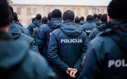 Một quốc gia EU đòi trục xuất hàng trăm người Nga