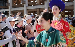 CEO Sen Vàng Phạm Kim Dung và Hoa hậu Thanh Thủy rạng rỡ với áo dài, cổ phục Việt Nam tại sự kiện ở Nhật Bản: Phong cách được đánh giá cao