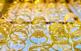 Giá vàng giảm sâu nhiều phiên liên tiếp, có nên bán ra lúc này để chốt lời sớm?