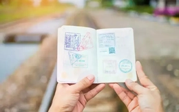 Nhiều nước sắp bỏ đóng dấu hộ chiếu, xuất nhập cảnh thế nào?