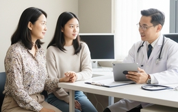 Mẹ đưa con gái đi khám vì khàn tiếng, cả hai phát hiện cùng mắc ung thư