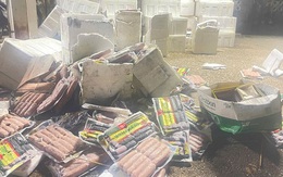 Cháy xe container giữa đường, hé lộ bí mật ẩn giấu trong 195 thùng xốp khiến nhiều người giật mình