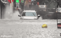 Vì sao Hà Nội mưa lớn kéo dài, ngập sâu khủng khiếp khắp nơi sáng 26/8?