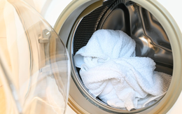 Có nên giặt chung quần áo với khăn tắm? Thì ra bấy lâu rất nhiều người hiểu sai