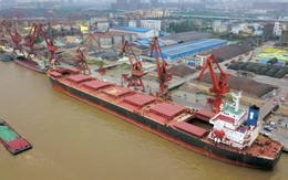 Nền kinh tế hơn 400 tỷ USD vô hiệu hóa lệnh trừng phạt của Mỹ: Bán gần 1,7 triệu thùng dầu/ngày cho khách sộp với giá cực rẻ, xả hết một nửa dầu tồn kho chỉ trong hơn tháng