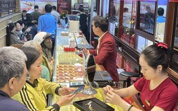 Người mua vàng miếng lỗ nặng sau một tuần